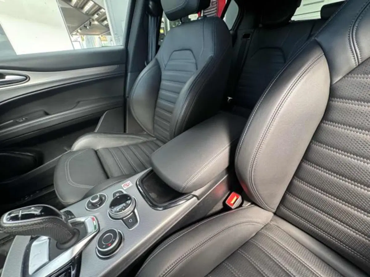 Alfa Romeo Stelvio usata a Vercelli (19)