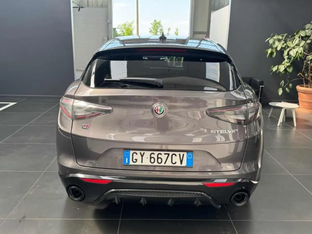 Alfa Romeo Stelvio usata a Vercelli (6)