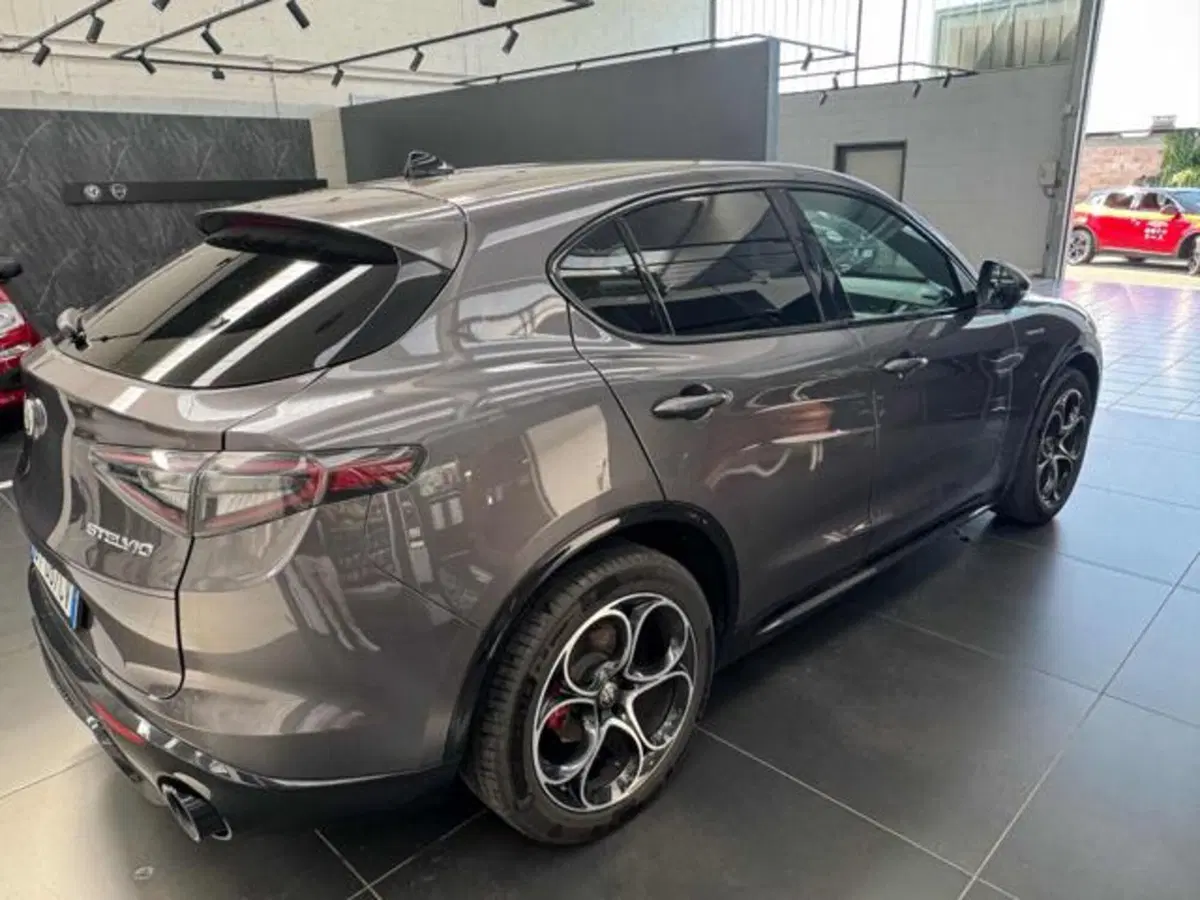 Alfa Romeo Stelvio usata a Vercelli (7)