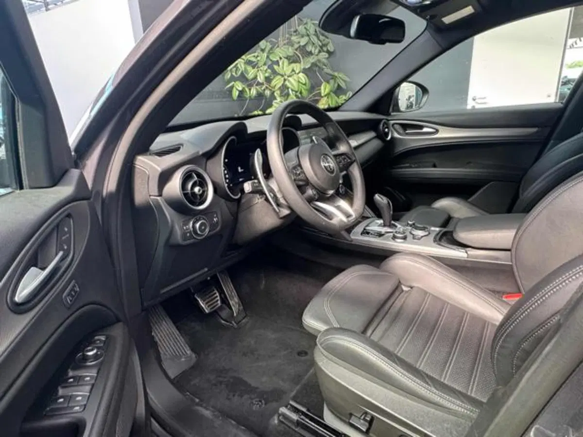 Alfa Romeo Stelvio usata a Vercelli (9)