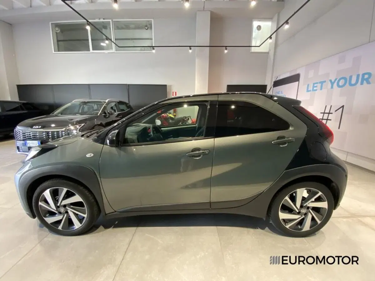 Toyota Aygo X usata a Bari (10)