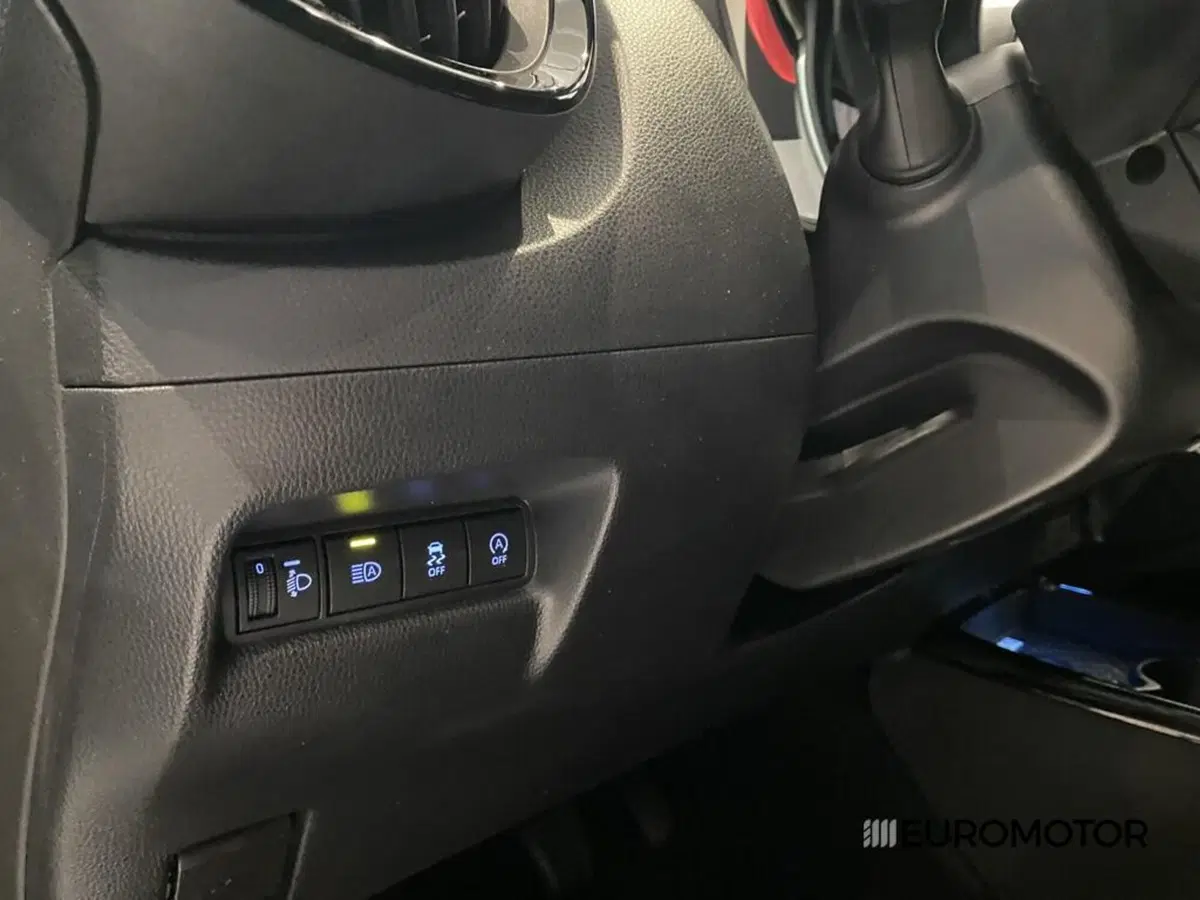 Toyota Aygo X usata a Bari (13)