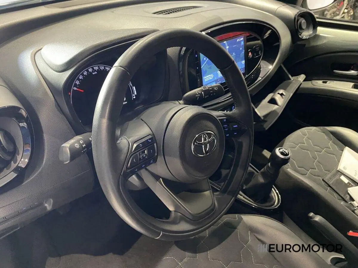 Toyota Aygo X usata a Bari (14)