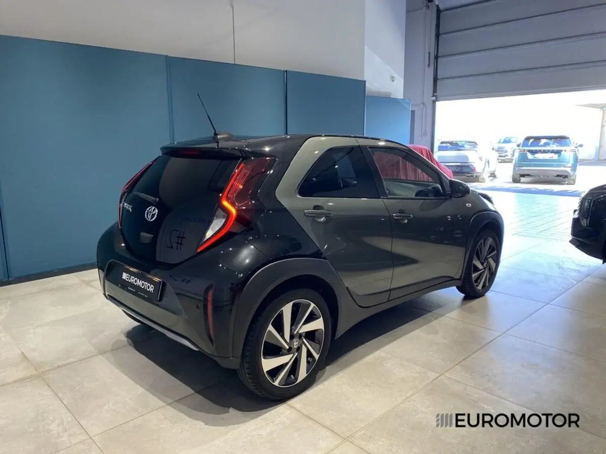 Toyota Aygo X usata a Bari (7)