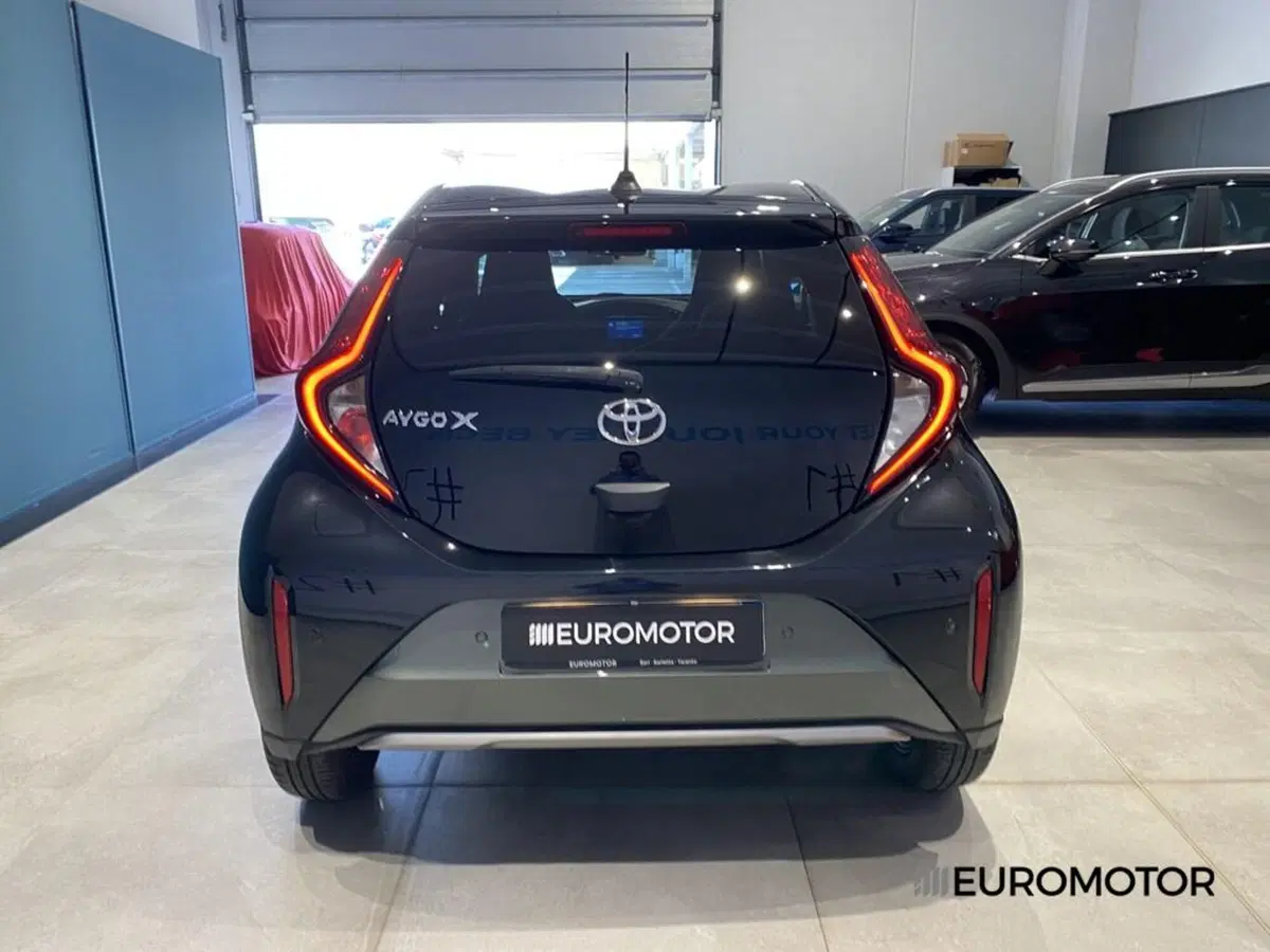 Toyota Aygo X usata a Bari (8)