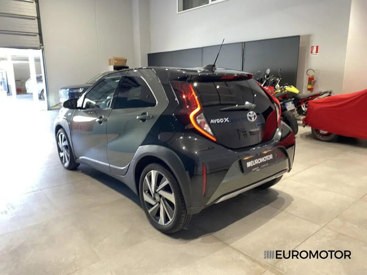Toyota Aygo X usata a Bari (9)
