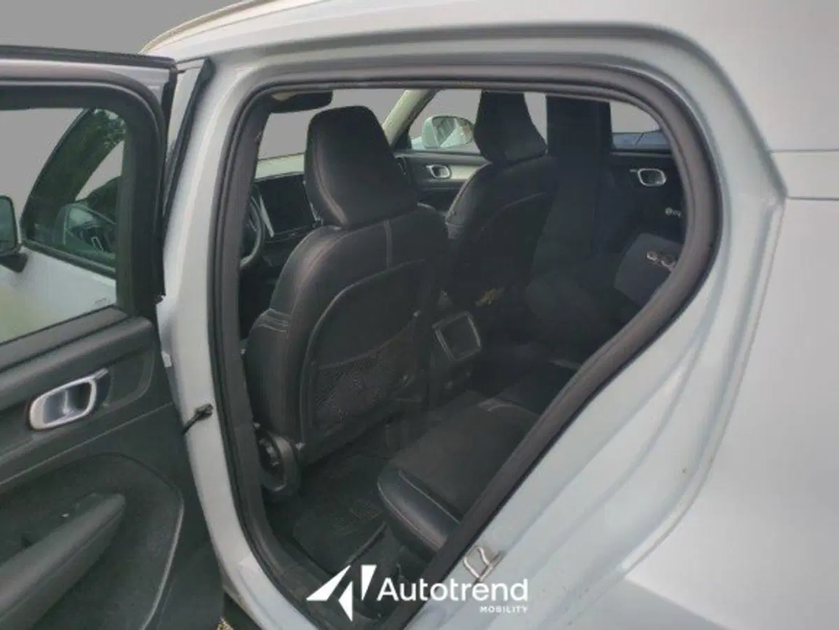 Volvo XC40 usata a Bari (15)