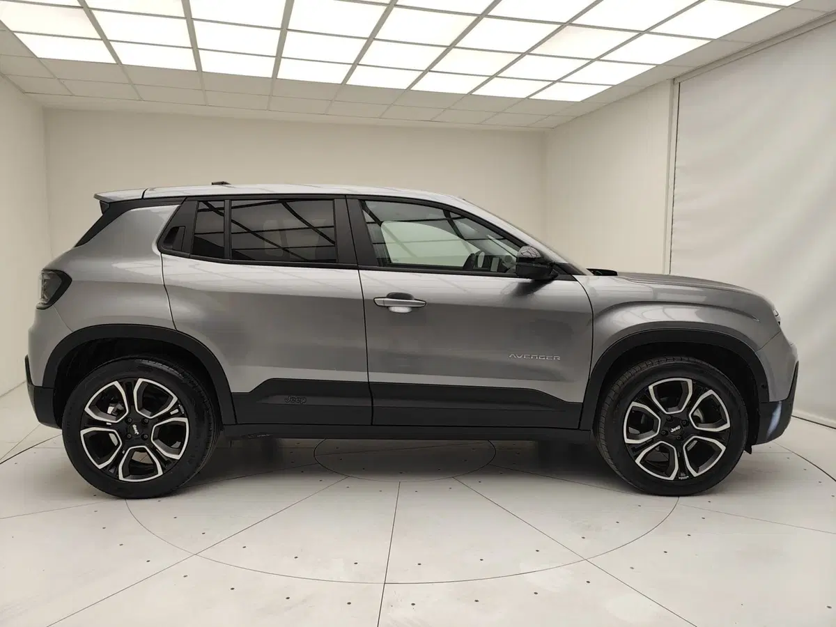 Jeep Avenger usata a Como (19)