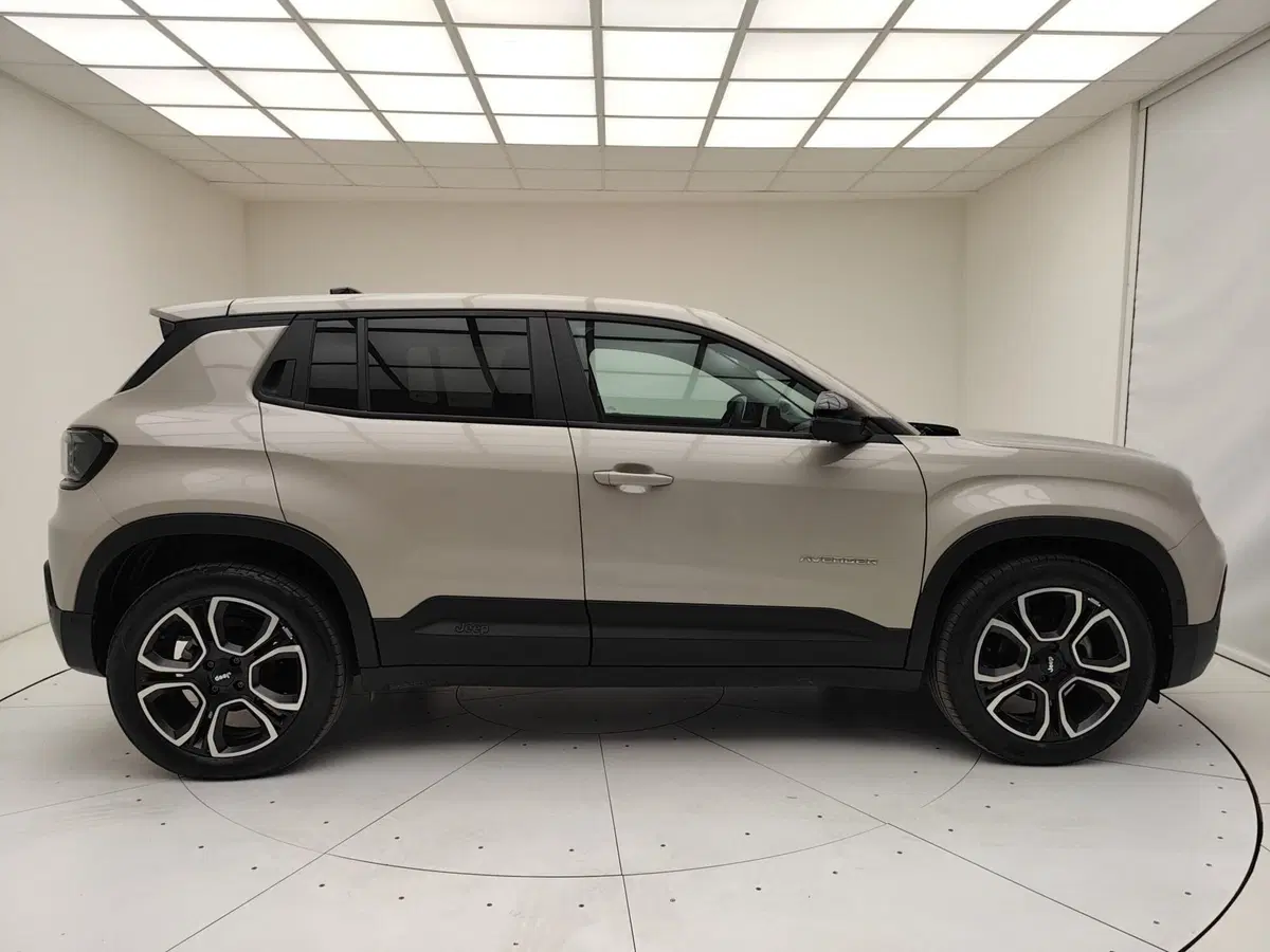 Jeep Avenger usata a Como (19)