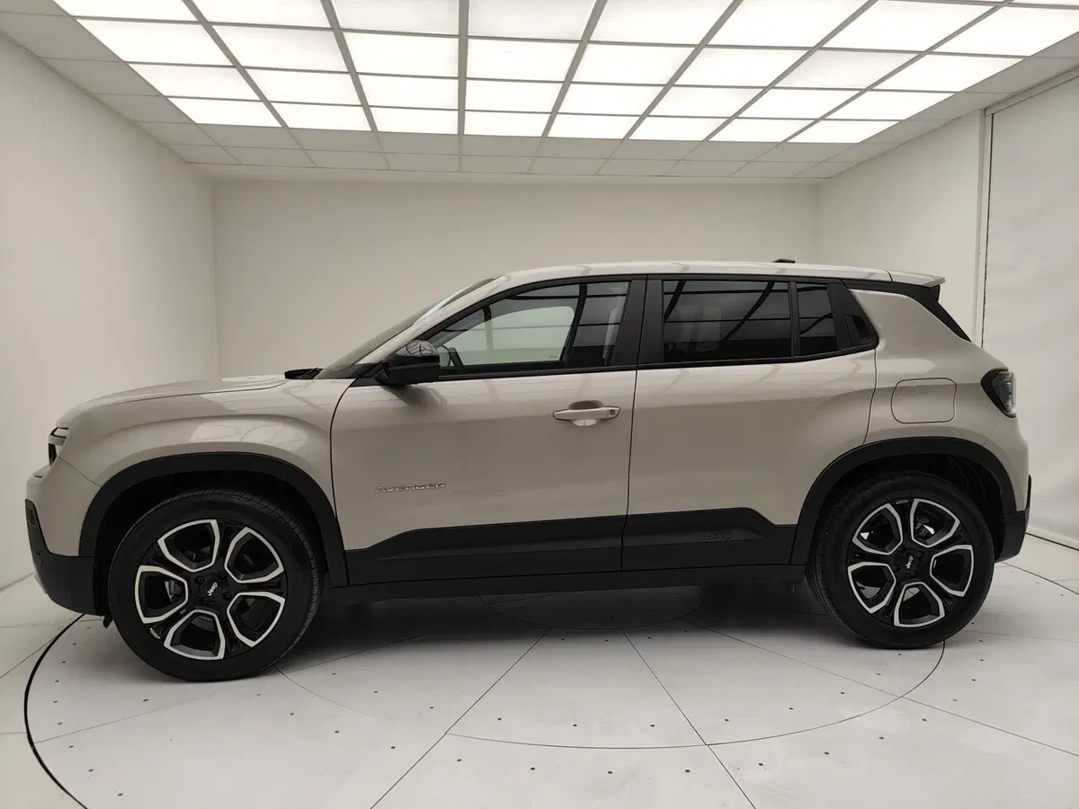 Jeep Avenger usata a Como (20)