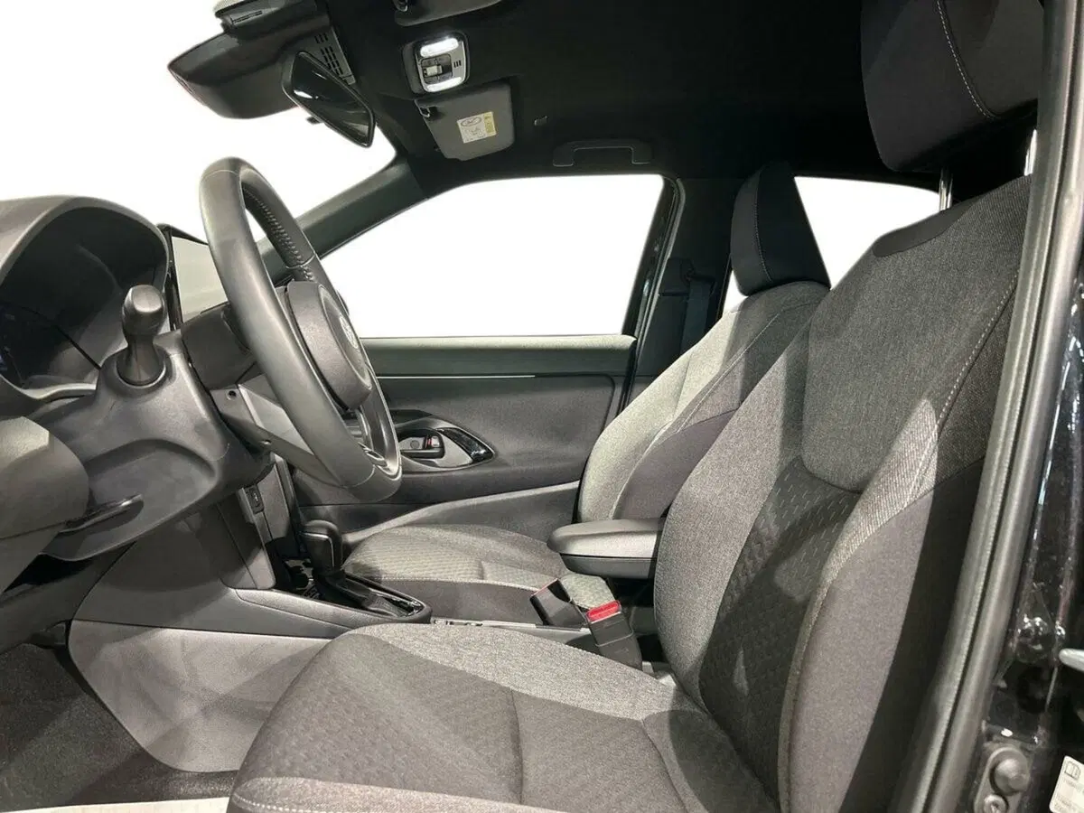 Toyota Yaris Cross usata a Lecco (11)