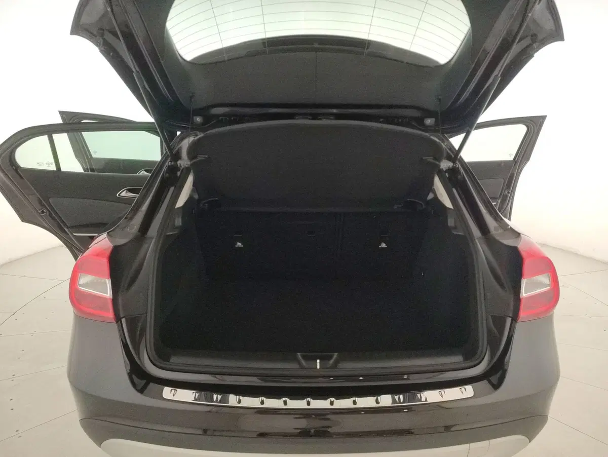 Mercedes-Benz GLA SUV usata a Alessandria (11)