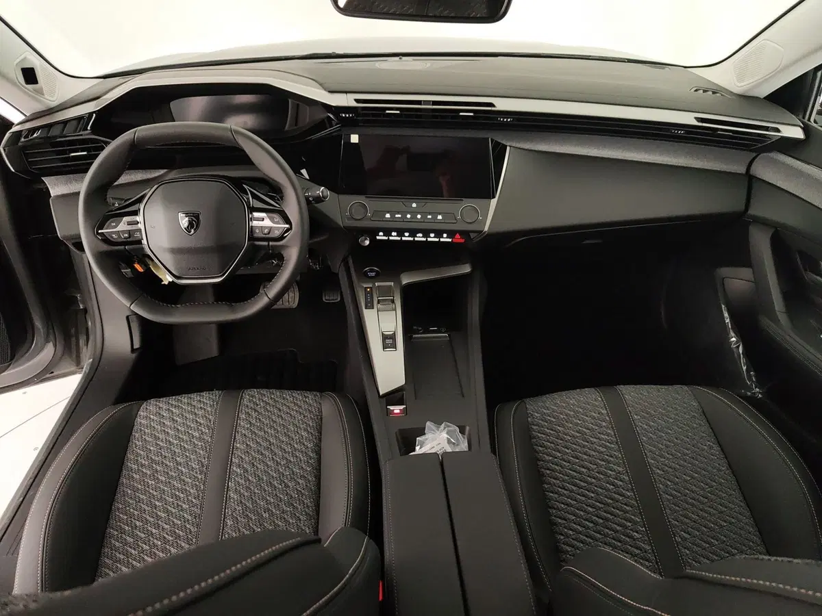 Peugeot 308 SW nuova a Caserta (14)