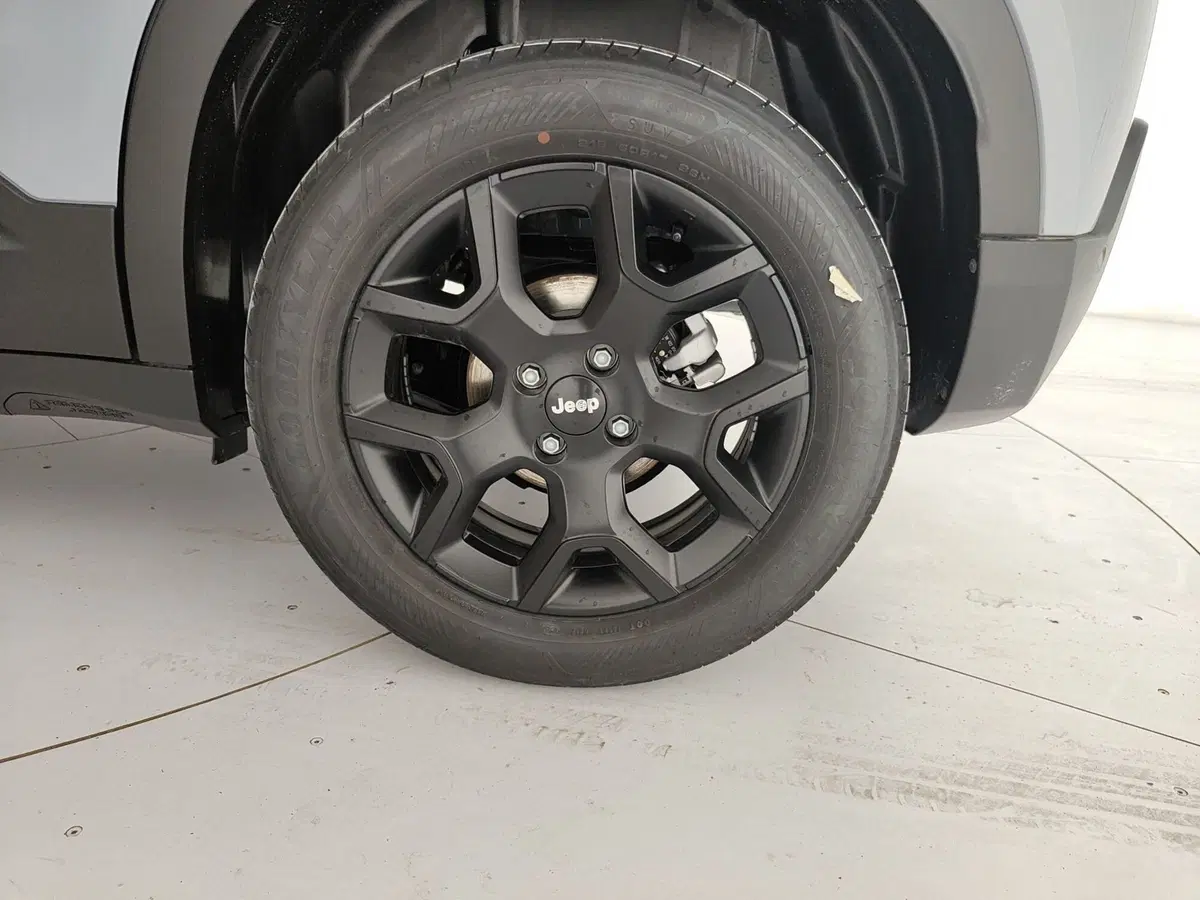 Jeep Avenger nuova a Caserta (11)