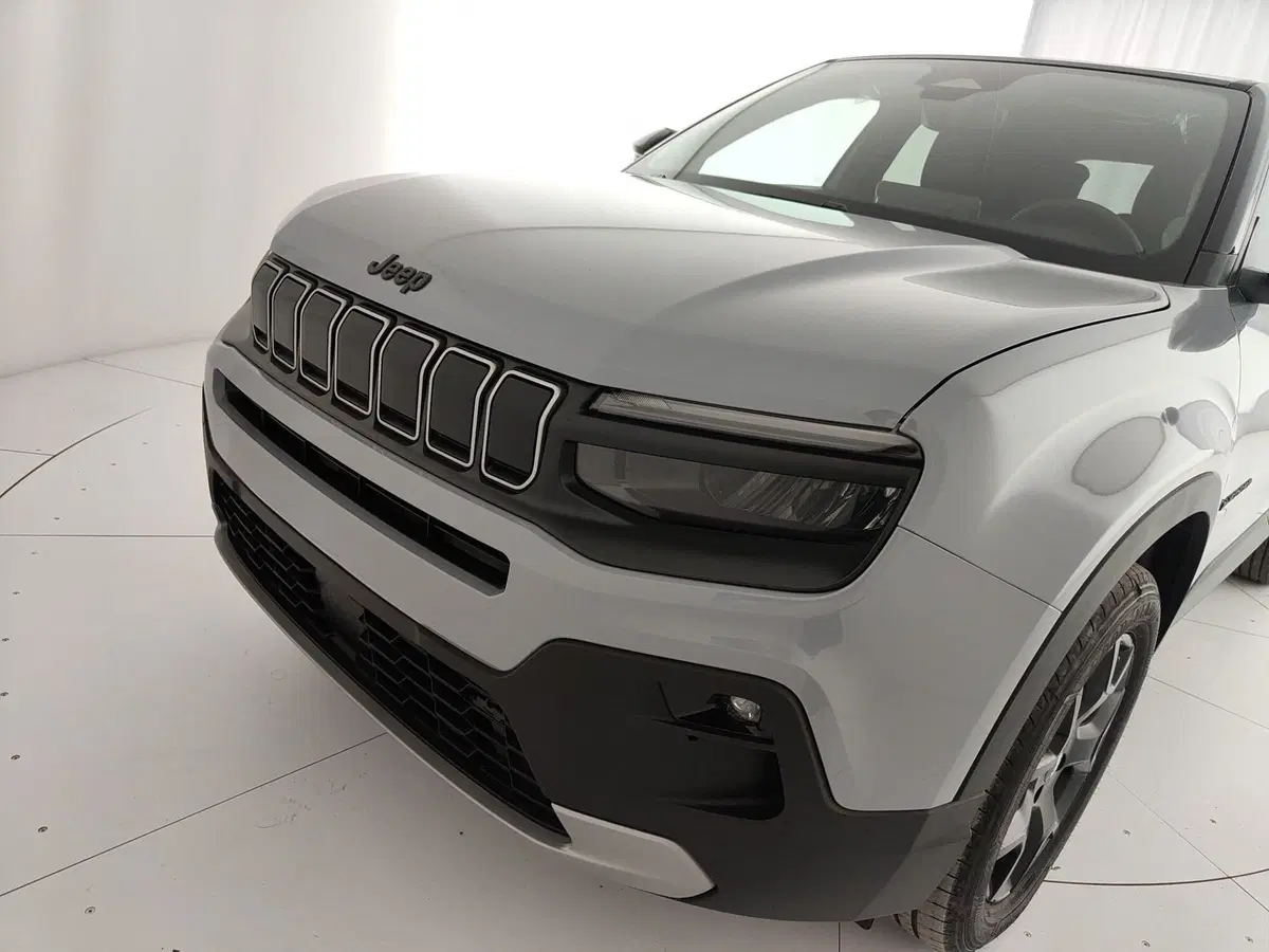 Jeep Avenger nuova a Caserta (13)