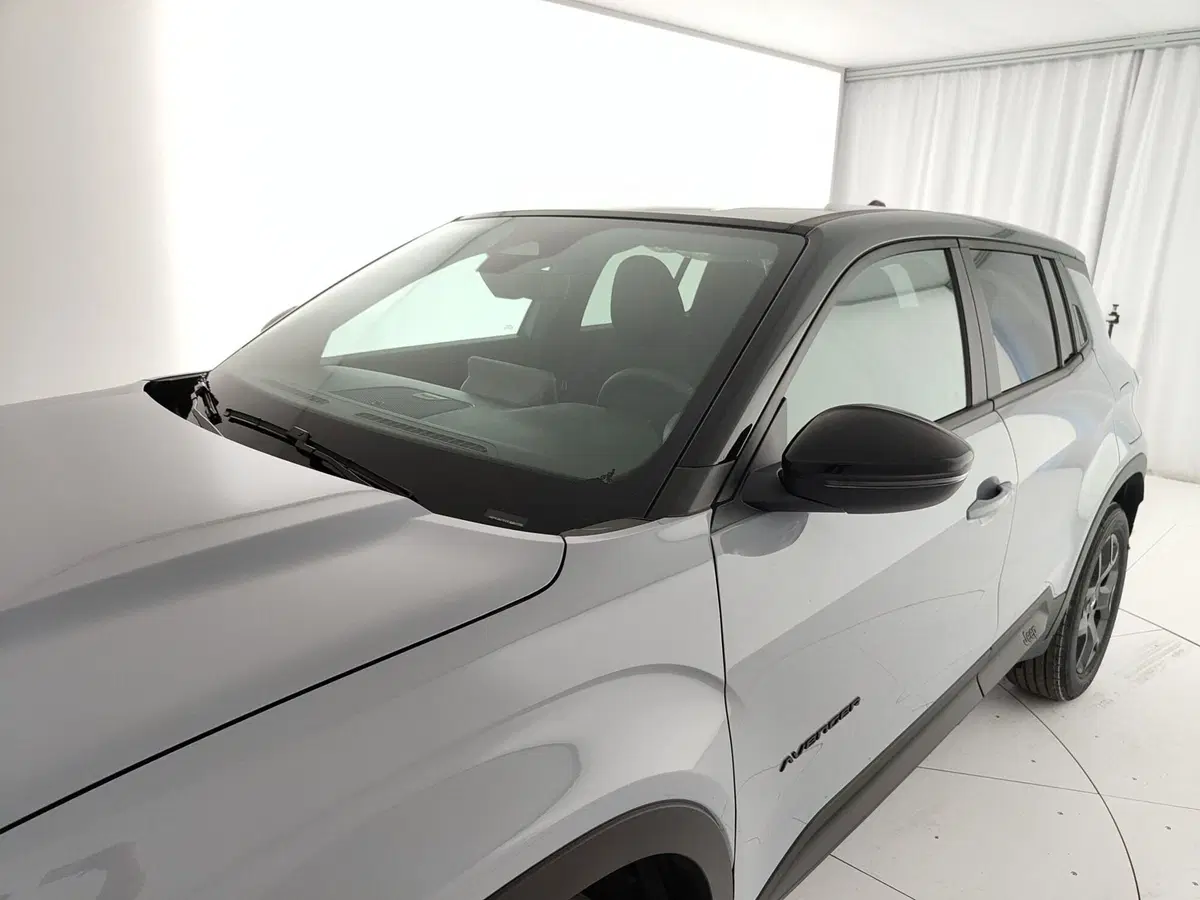 Jeep Avenger nuova a Caserta (14)