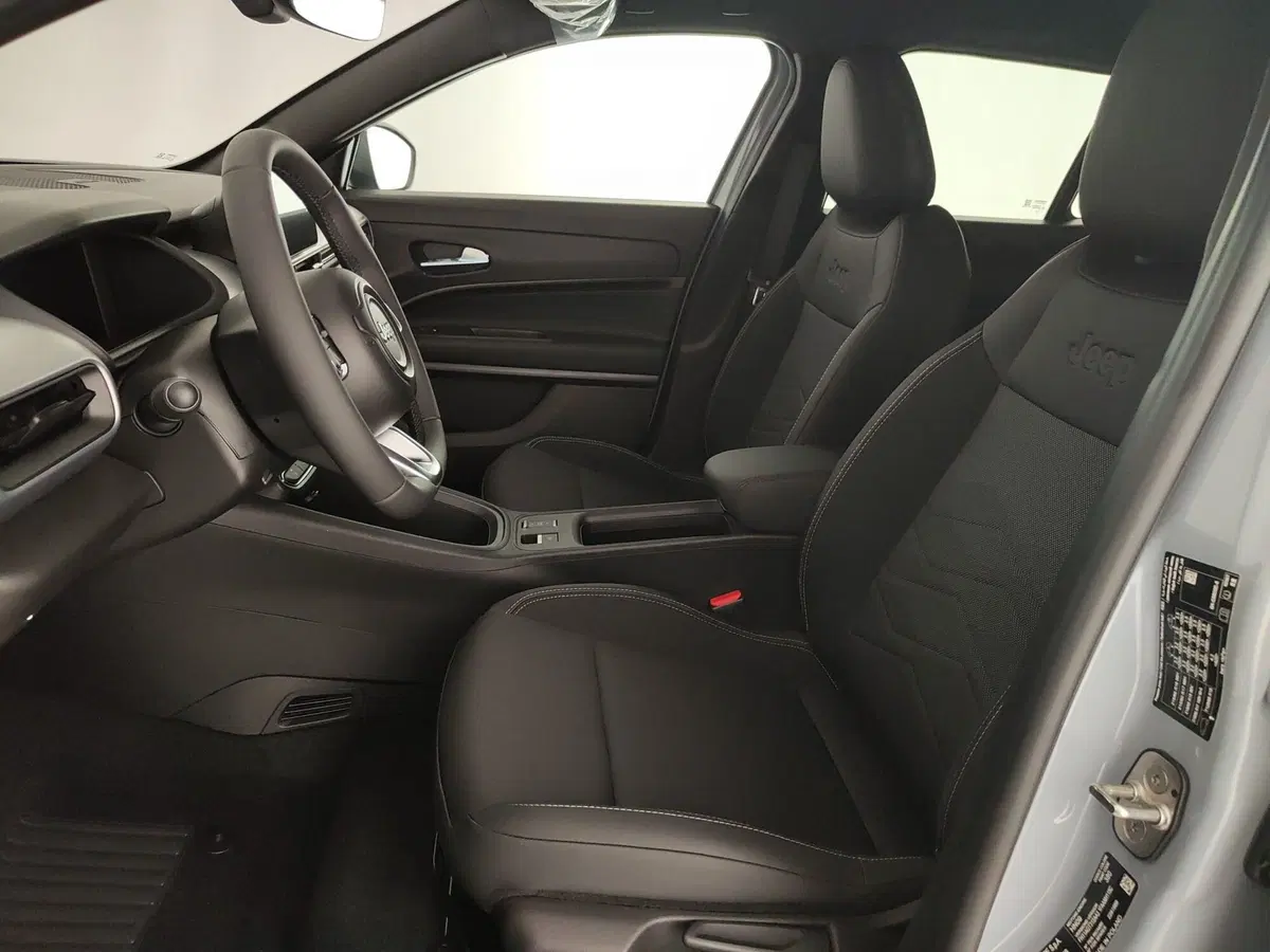 Jeep Avenger nuova a Caserta (16)