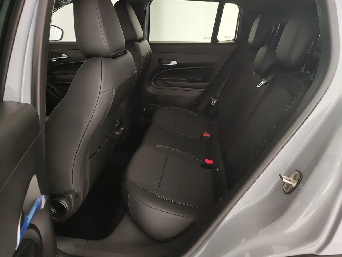 Jeep Avenger nuova a Caserta (18)