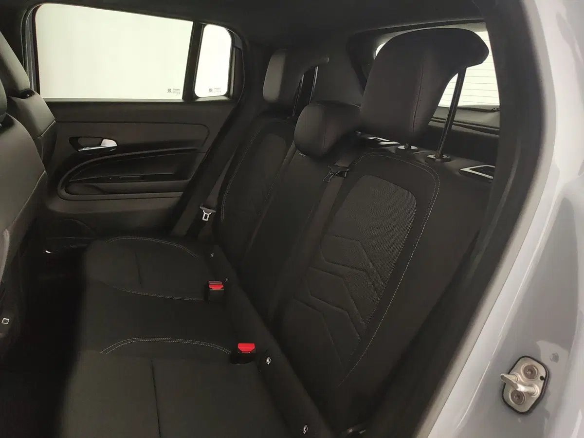 Jeep Avenger nuova a Caserta (19)