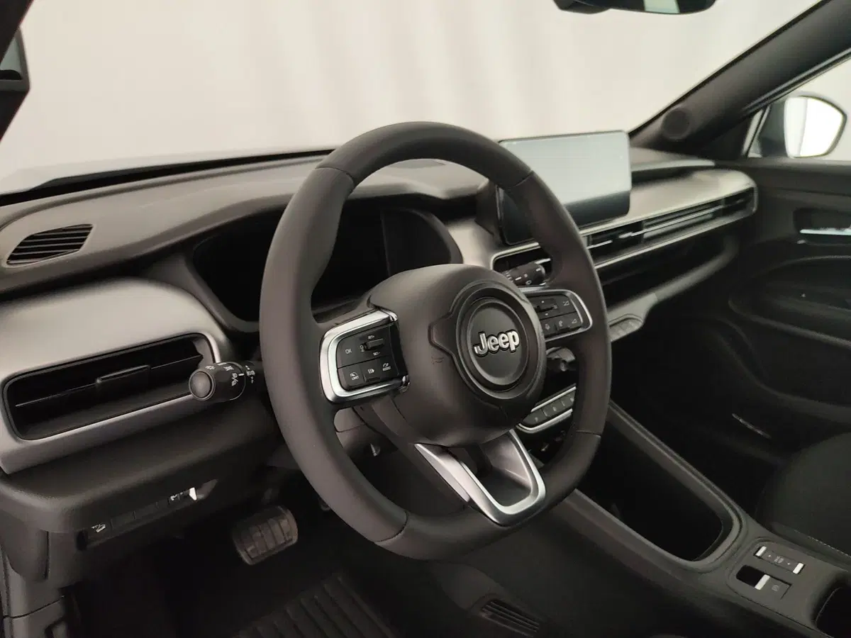 Jeep Avenger nuova a Caserta (20)
