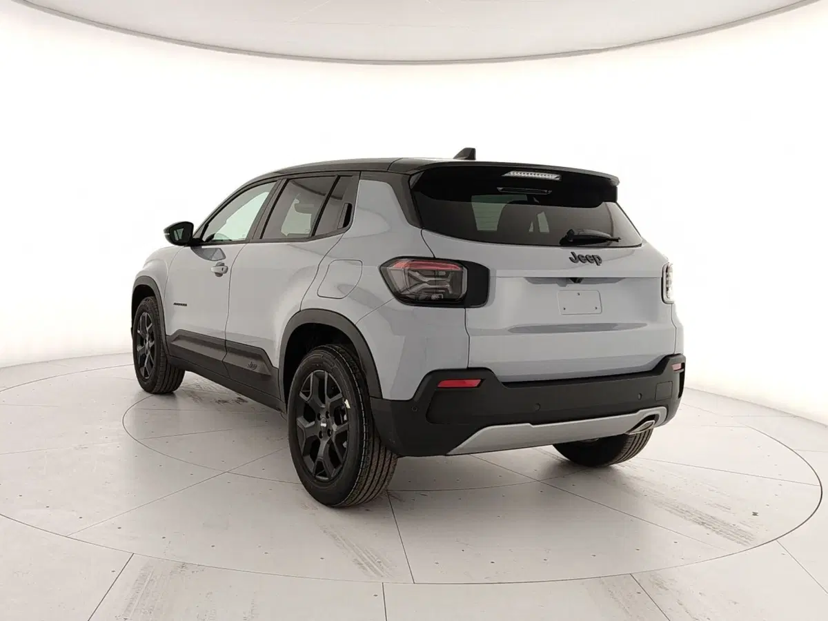 Jeep Avenger nuova a Caserta (4)