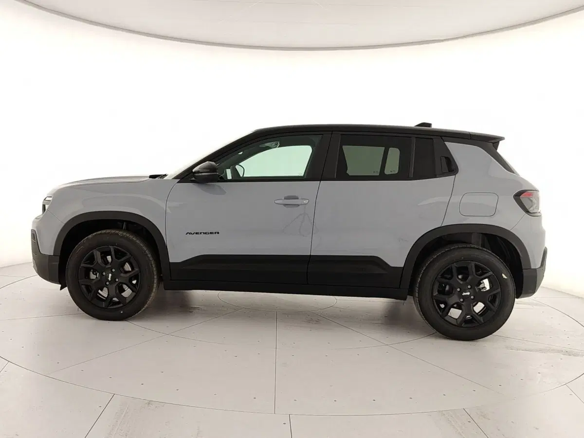 Jeep Avenger nuova a Caserta (8)
