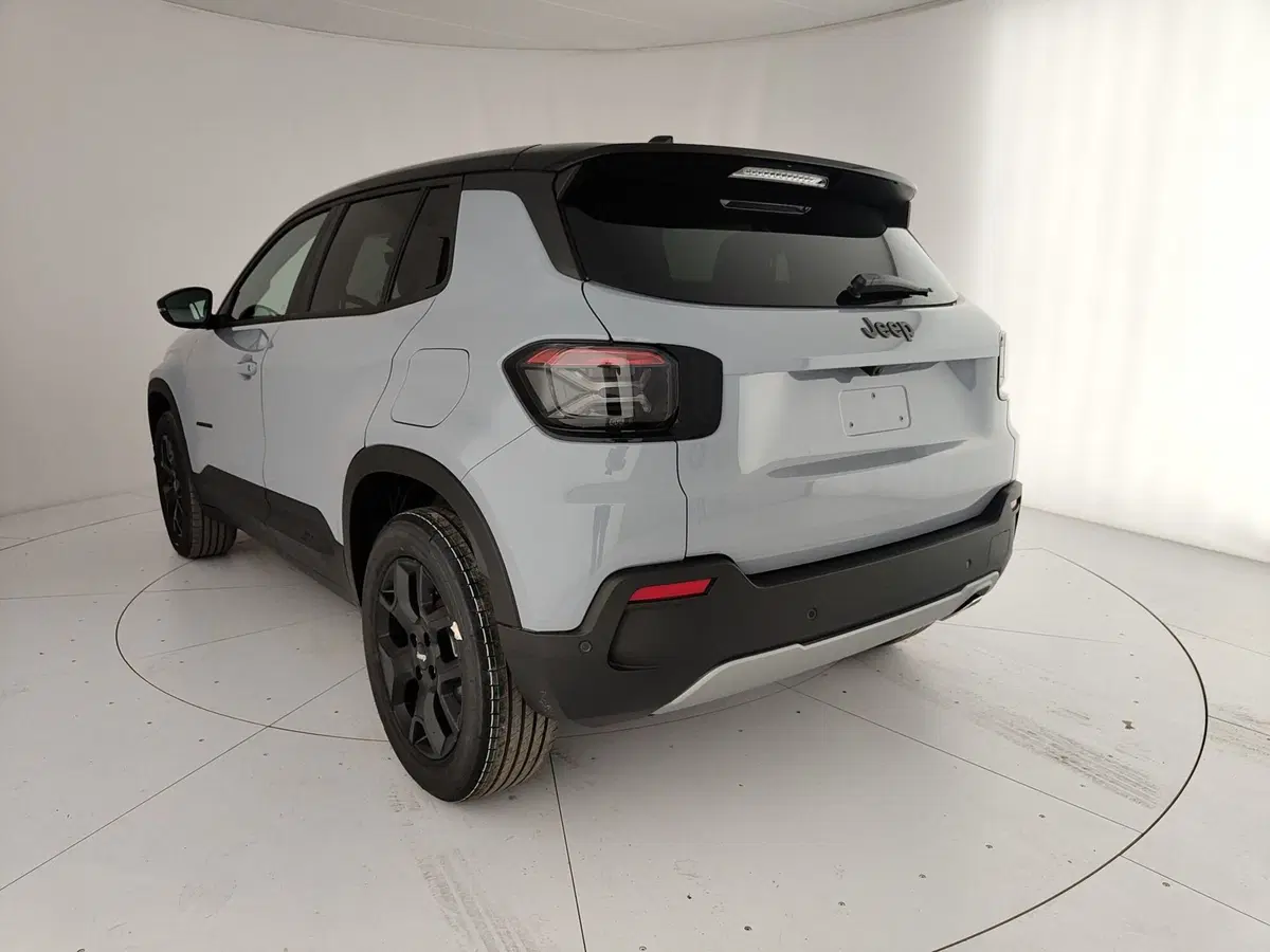 Jeep Avenger nuova a Caserta (9)