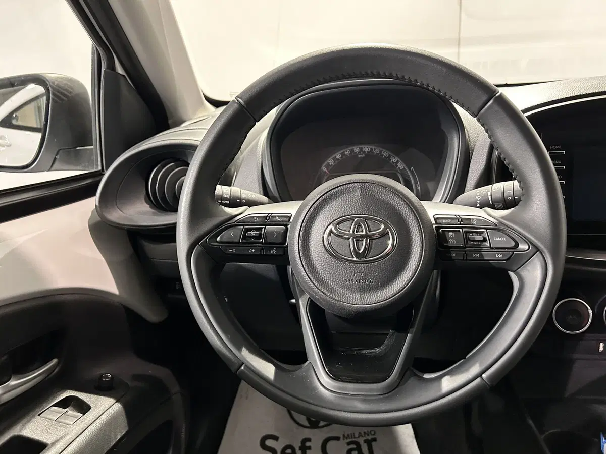 Toyota Aygo X usata a Milano (8)