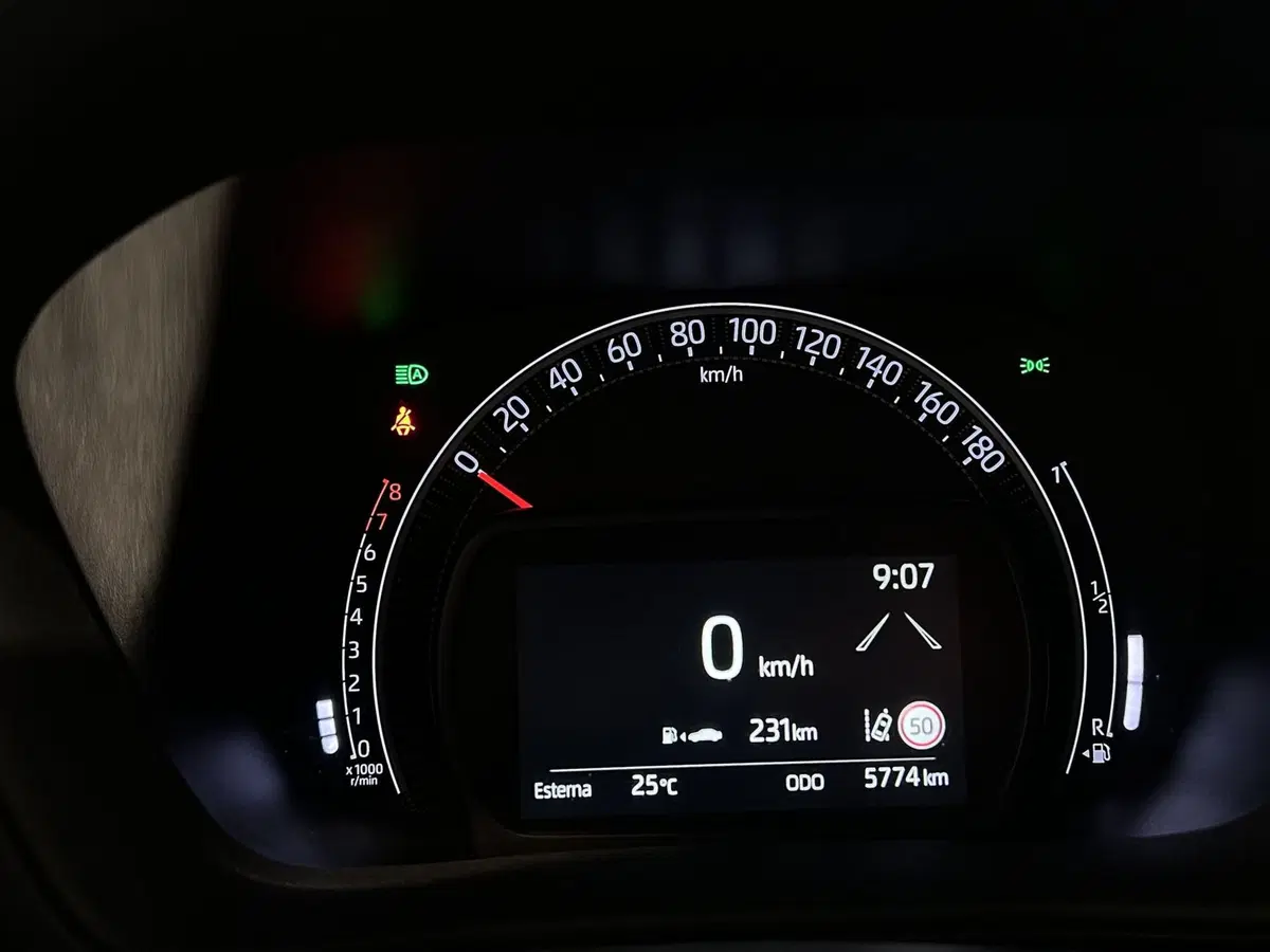 Toyota Aygo X usata a Milano (9)