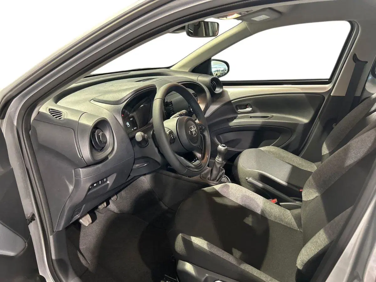 Toyota Aygo X usata a Milano (11)