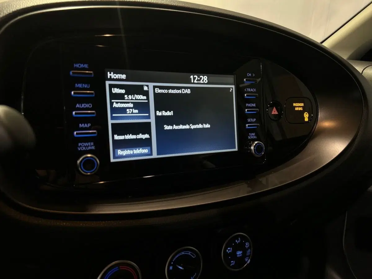 Toyota Aygo X usata a Milano (12)