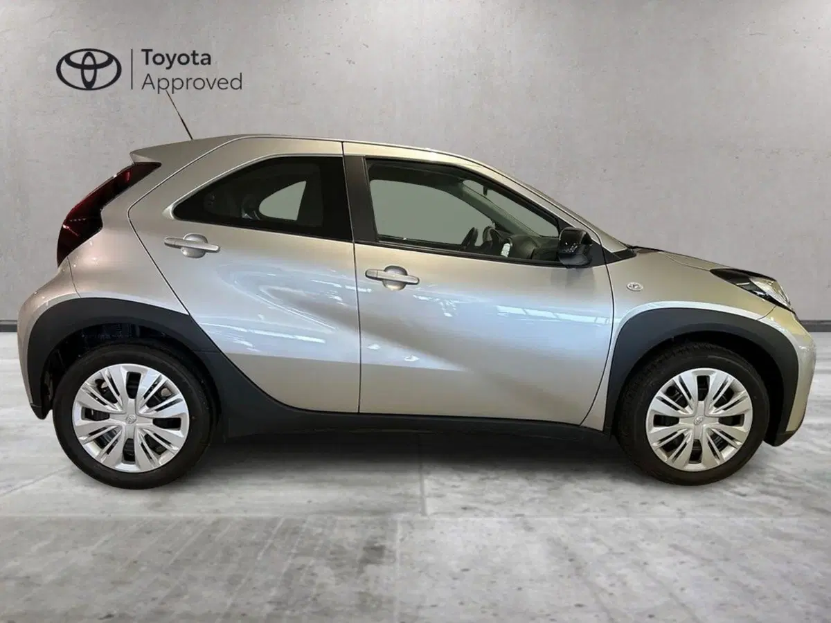 Toyota Aygo X usata a Milano (7)