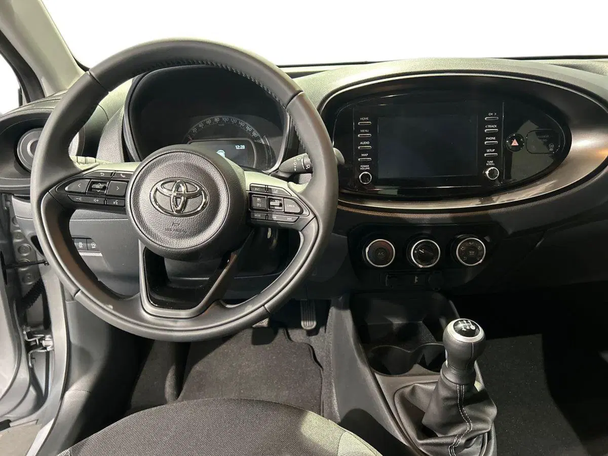 Toyota Aygo X usata a Milano (8)