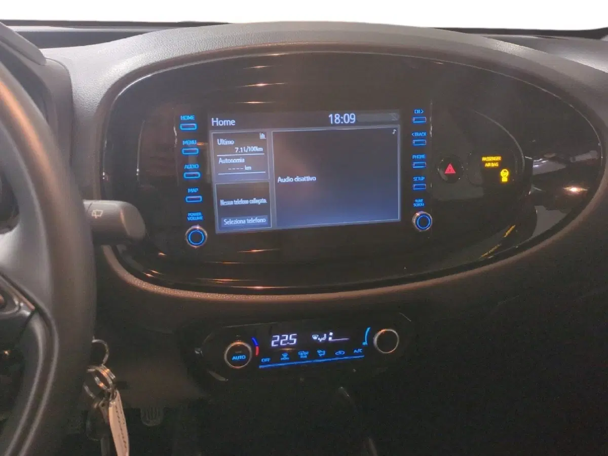 Toyota Aygo X usata a Milano (12)