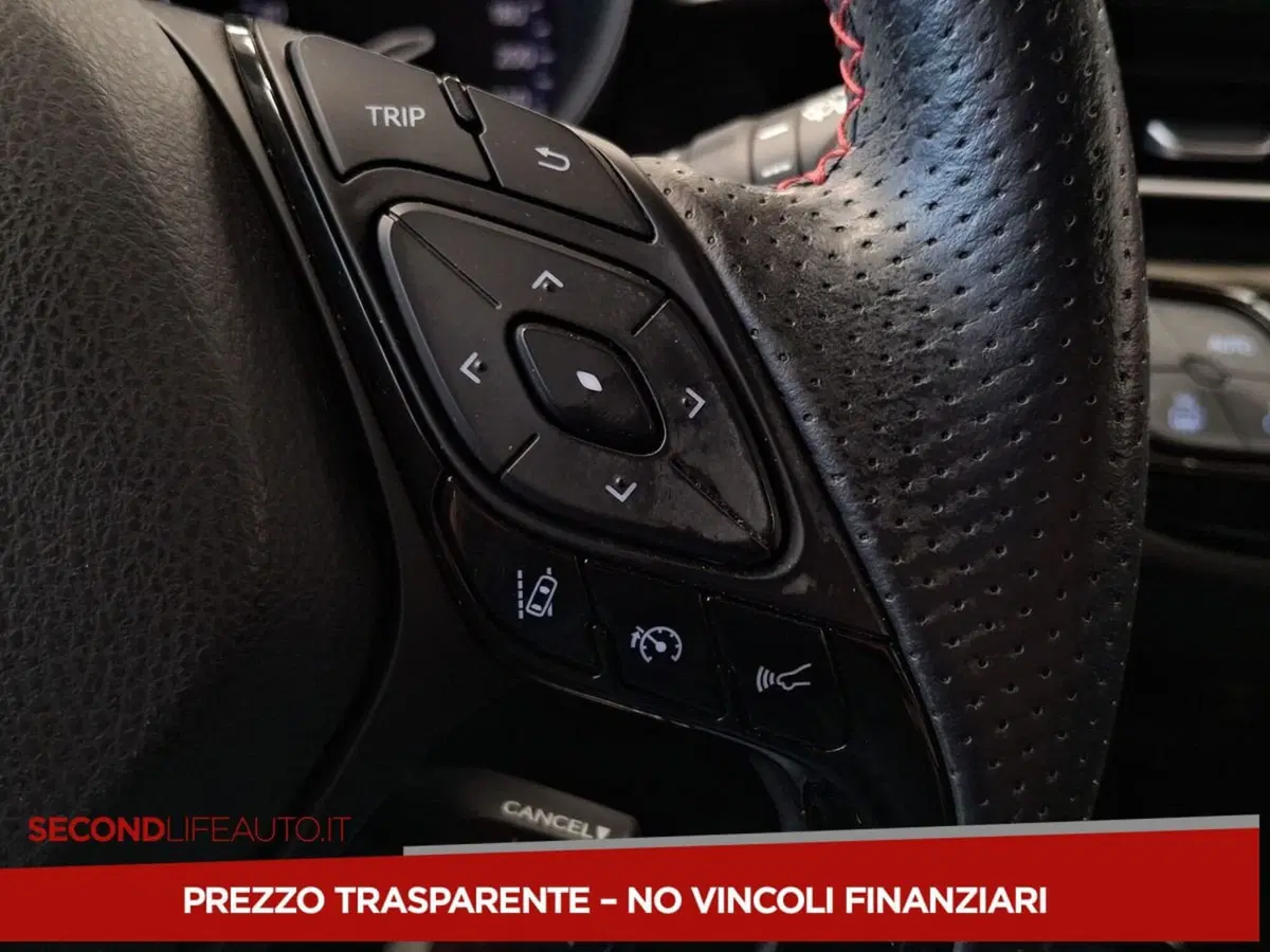 Toyota Toyota C-HR usata a Roma (11)