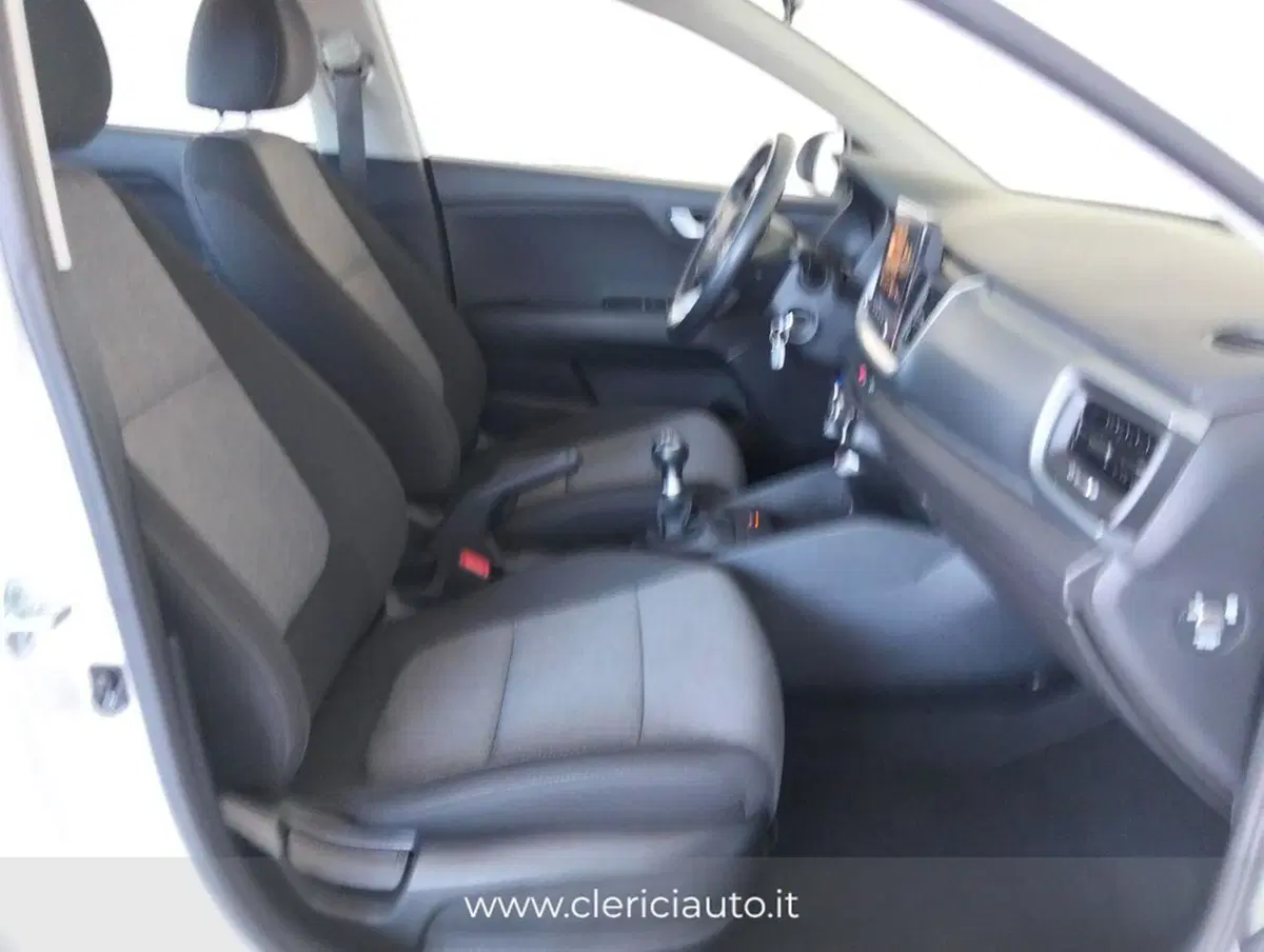 Kia Stonic usata a Como (2)