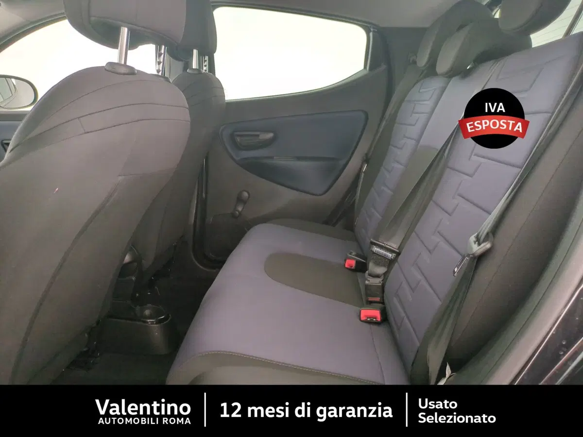 Lancia Ypsilon usata a Roma (10)