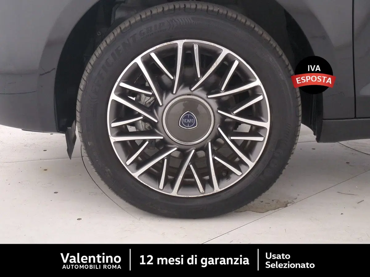 Lancia Ypsilon usata a Roma (11)
