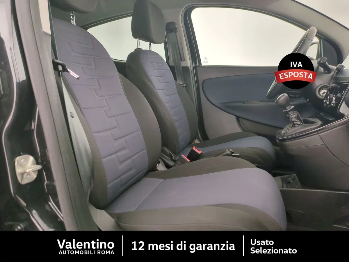 Lancia Ypsilon usata a Roma (13)