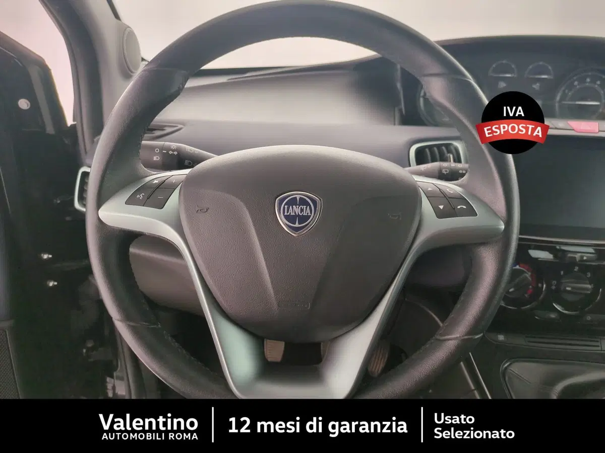 Lancia Ypsilon usata a Roma (14)