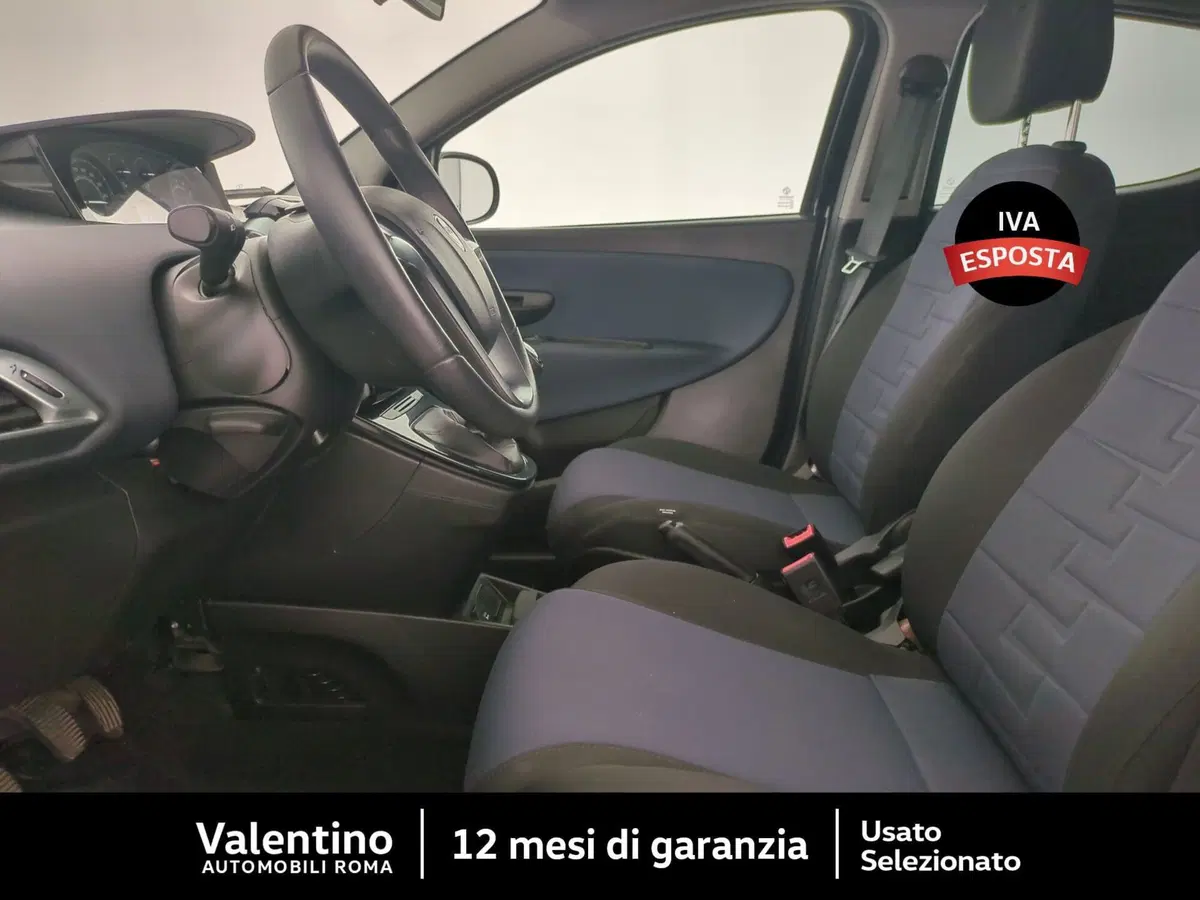 Lancia Ypsilon usata a Roma (6)