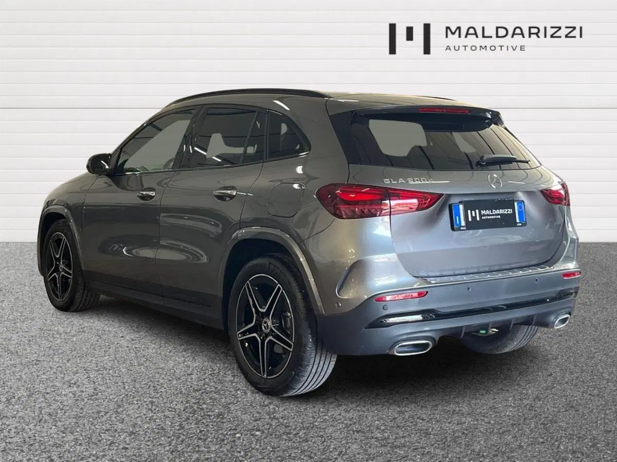 Mercedes-Benz GLA SUV usata a Bari (4)
