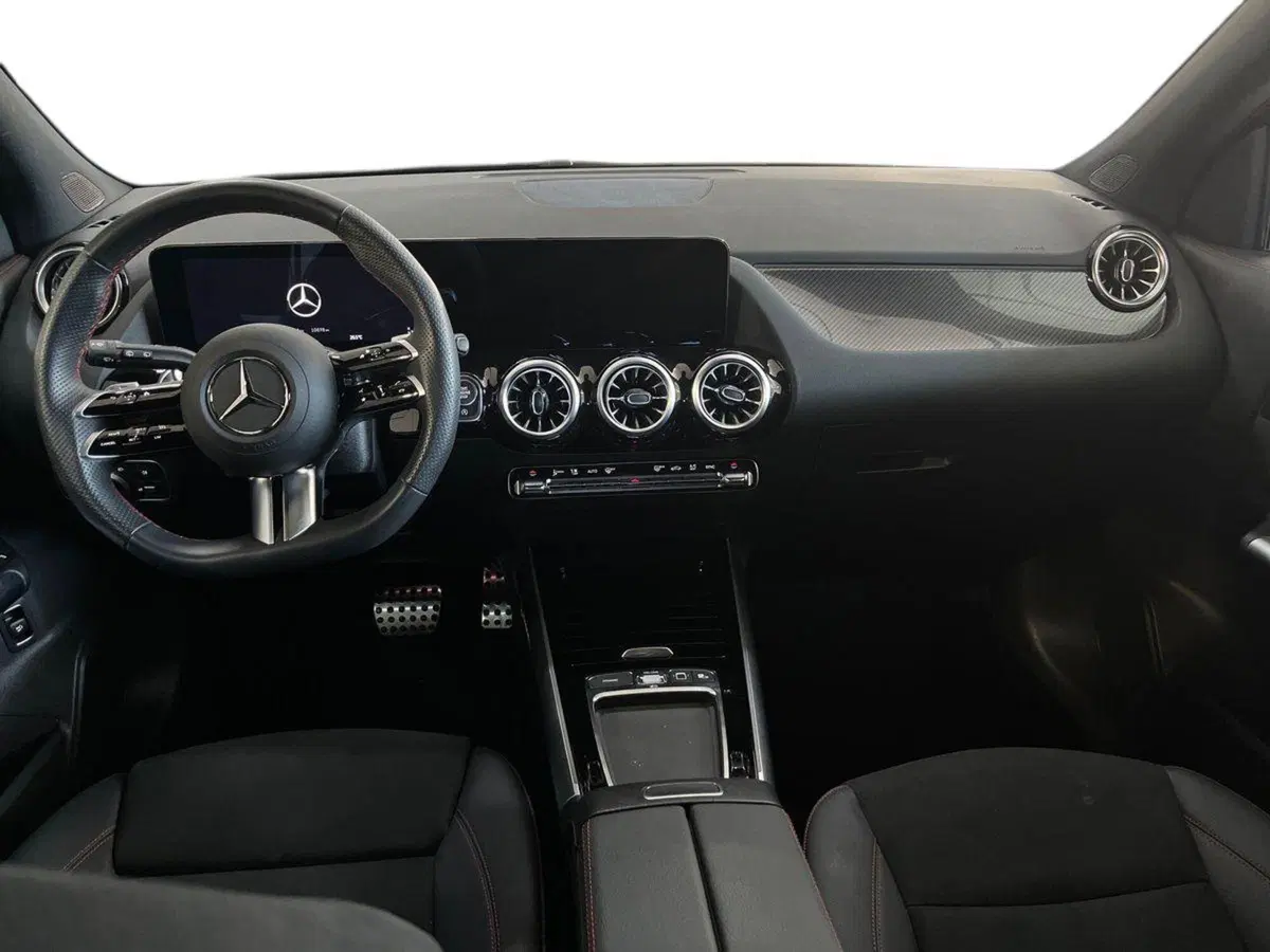Mercedes-Benz GLA SUV usata a Bari (8)
