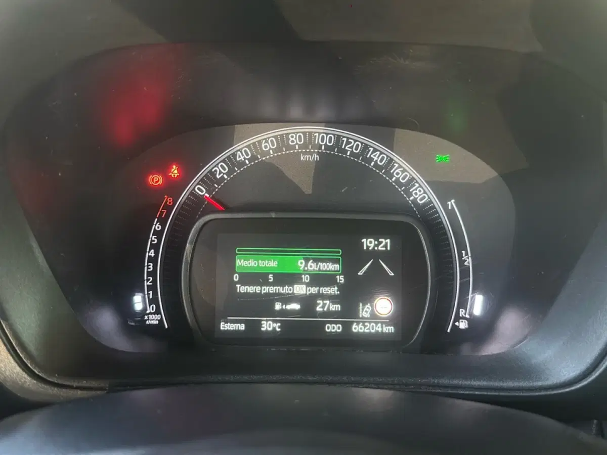 Toyota Aygo X usata a Napoli (13)
