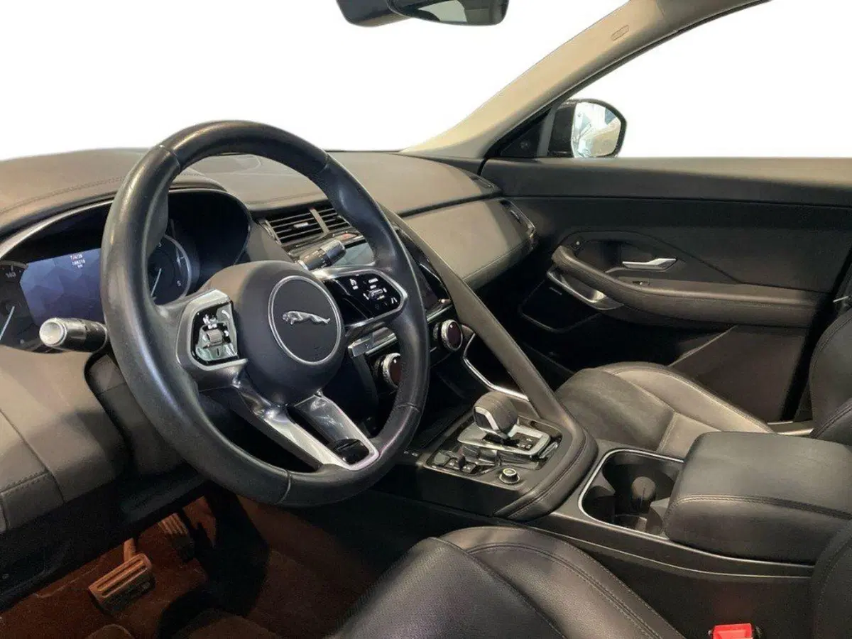 Jaguar E-Pace usata a Macerata (16)