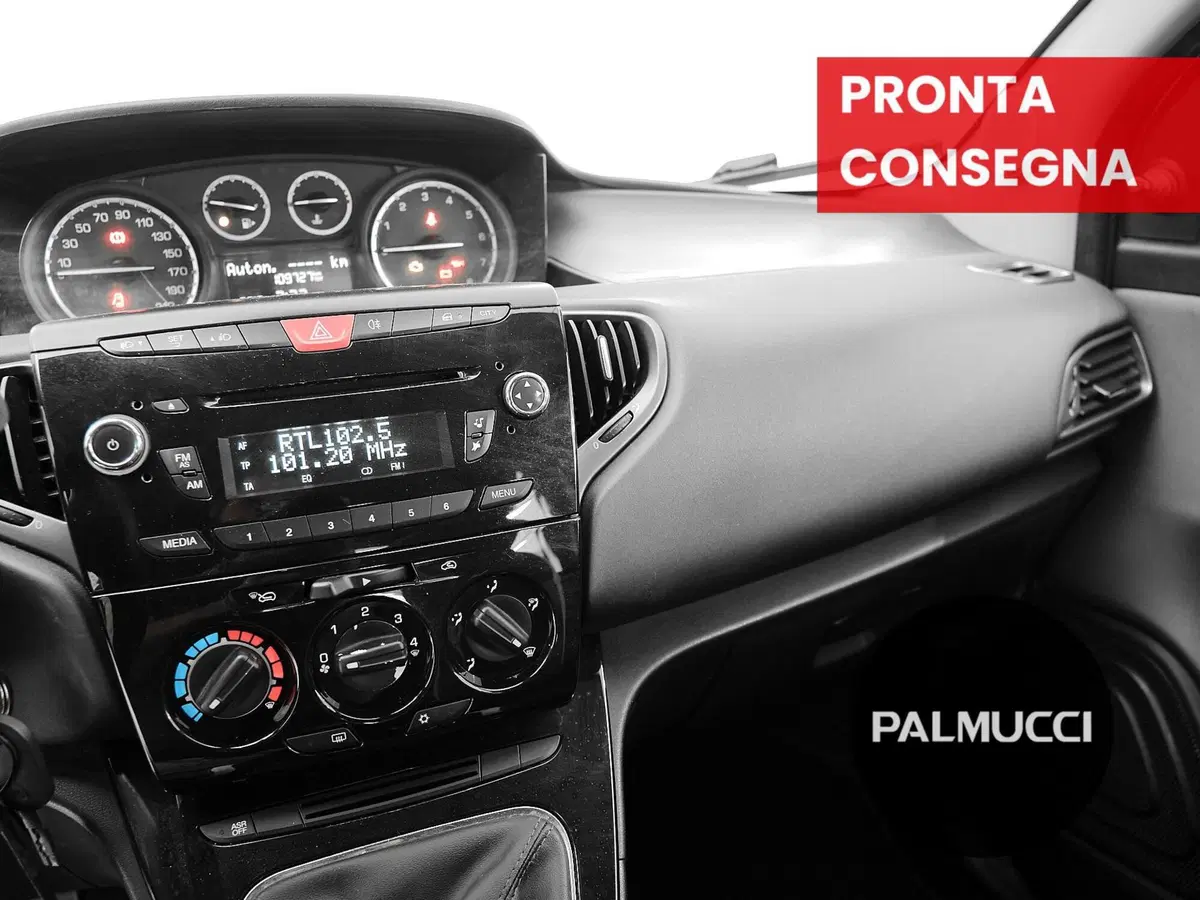 Lancia Ypsilon usata a Prato (19)