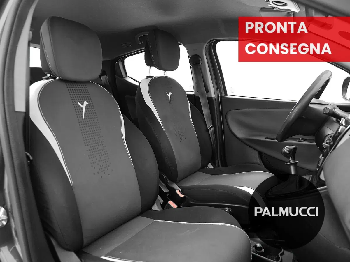 Lancia Ypsilon usata a Prato (20)