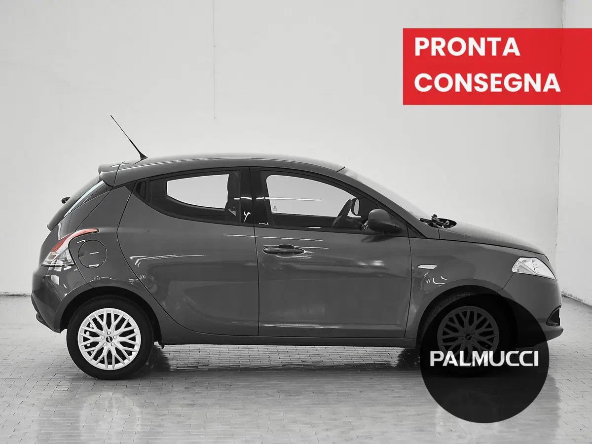 Lancia Ypsilon usata a Prato (5)