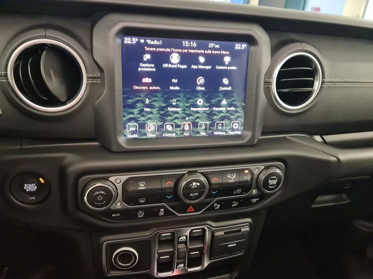 Jeep Wrangler Unlimited usata a Bergamo (12)