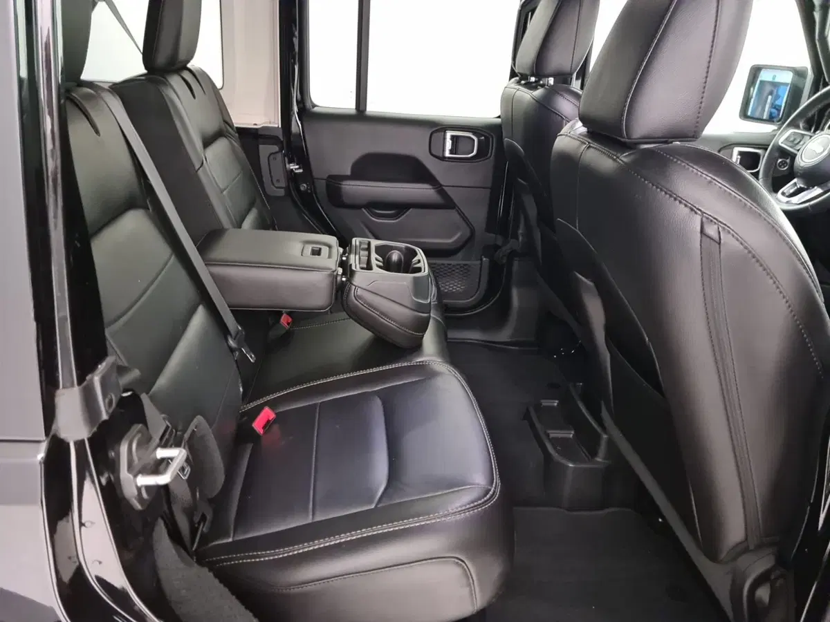Jeep Wrangler Unlimited usata a Bergamo (9)